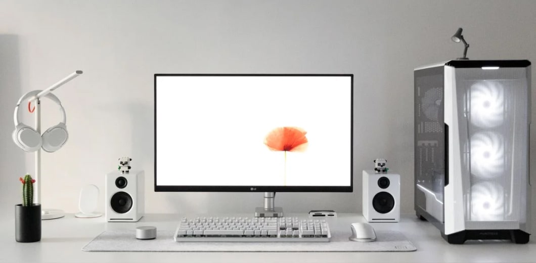 minimalist-desk-setup-pic-opt % minimalist desk setup pic opt
